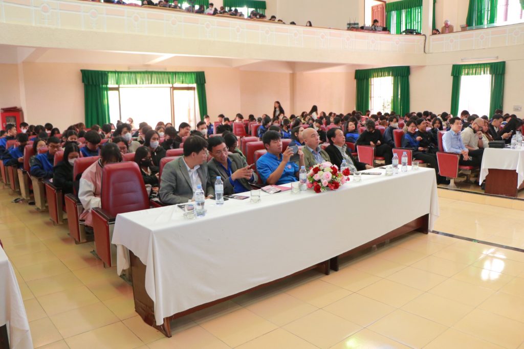 Trân trọng cảm ơn đến quý thầy cô, sinh viên và các ban sở đã tạo điều kiện cho EFP đồng hành cũng chương trình này.